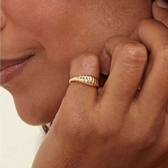 Anthropologie Jewelry - Chic Gold Ring A1508